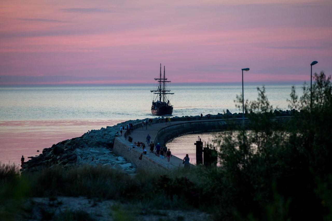 Nalu Glamp Hotell Ujście-Darłowskie Exteriör bild